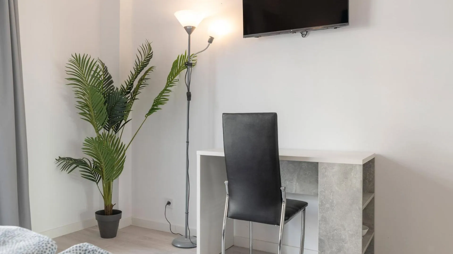 Beetroot, Jedes Zimmer Verfuegt Ueber Smart Tv , Eigenes Bad Mit Regendusche Und Balkon Llucmajor  0*, Llucmajor (Mallorca)
