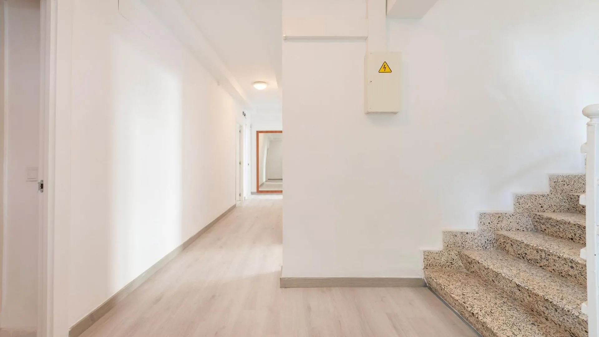 Otel Beetroot, Jedes Zimmer Verfuegt Ueber Smart Tv , Eigenes Bad Mit Regendusche Und Balkon Llucmajor