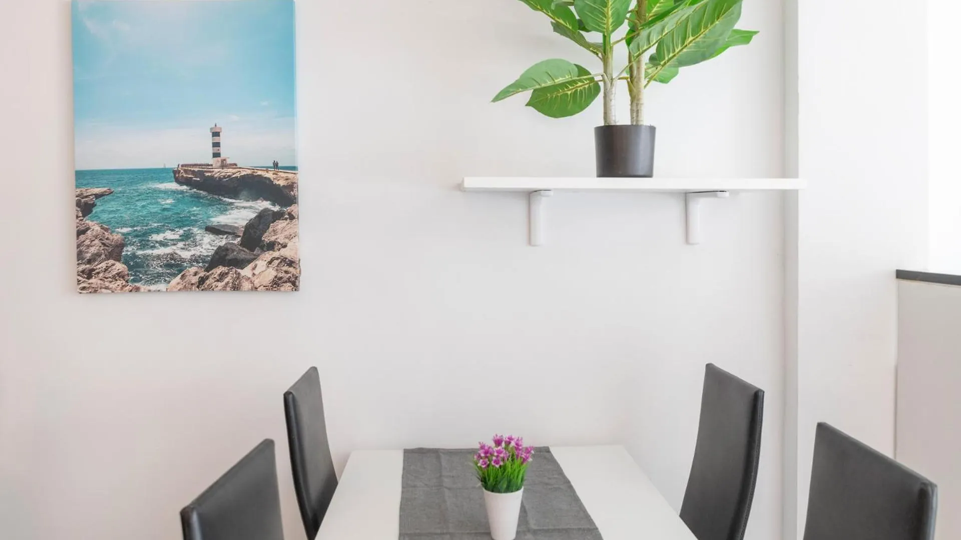 Beetroot, Jedes Zimmer Verfuegt Ueber Smart Tv , Eigenes Bad Mit Regendusche Und Balkon Llucmajor  İspanya