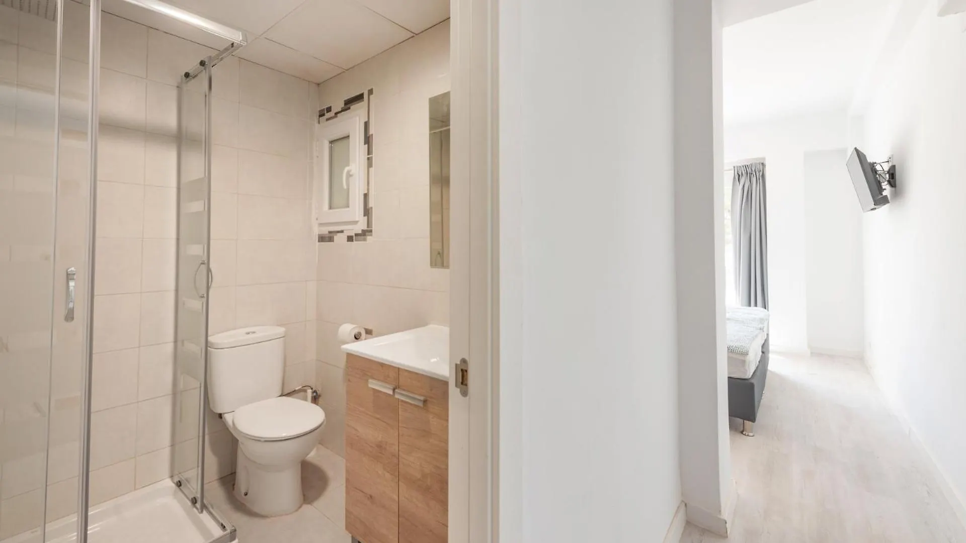 Beetroot, Jedes Zimmer Verfuegt Ueber Smart Tv , Eigenes Bad Mit Regendusche Und Balkon Llucmajor