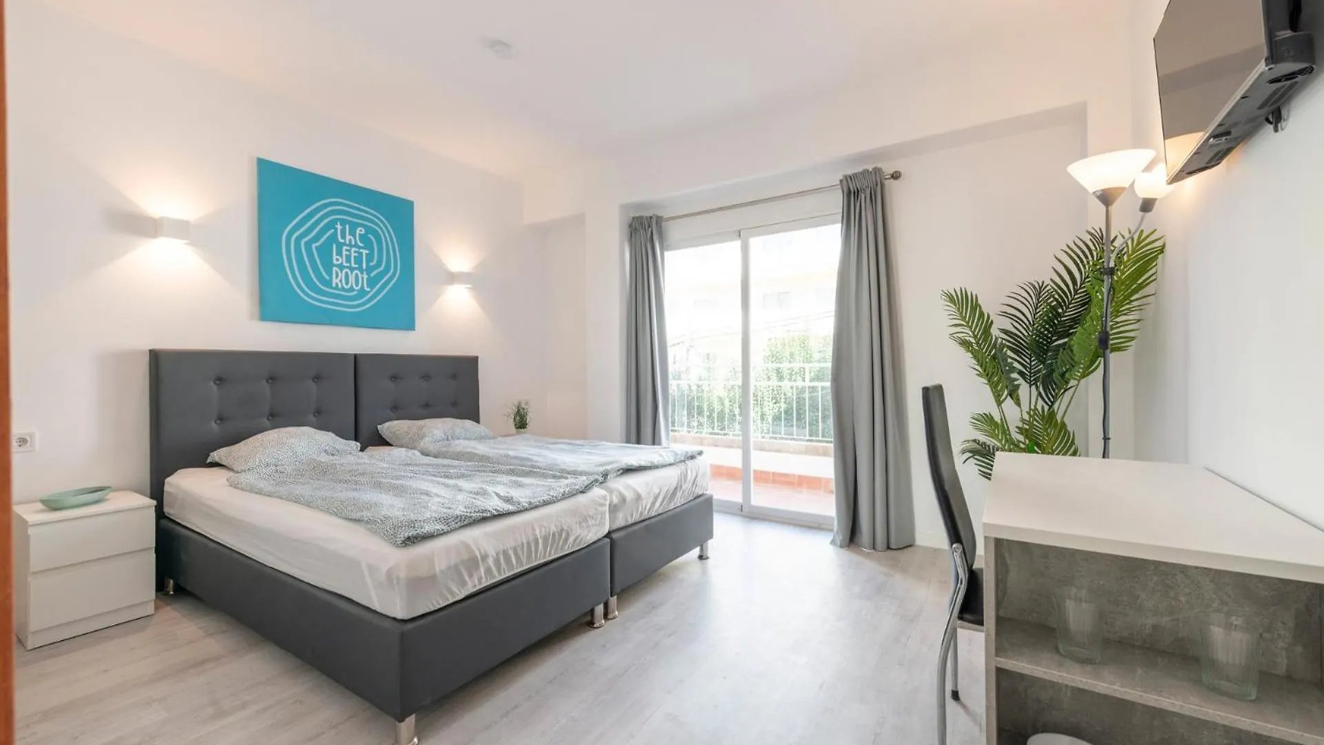 Beetroot, Jedes Zimmer Verfuegt Ueber Smart Tv , Eigenes Bad Mit Regendusche Und Balkon Льюкмайор