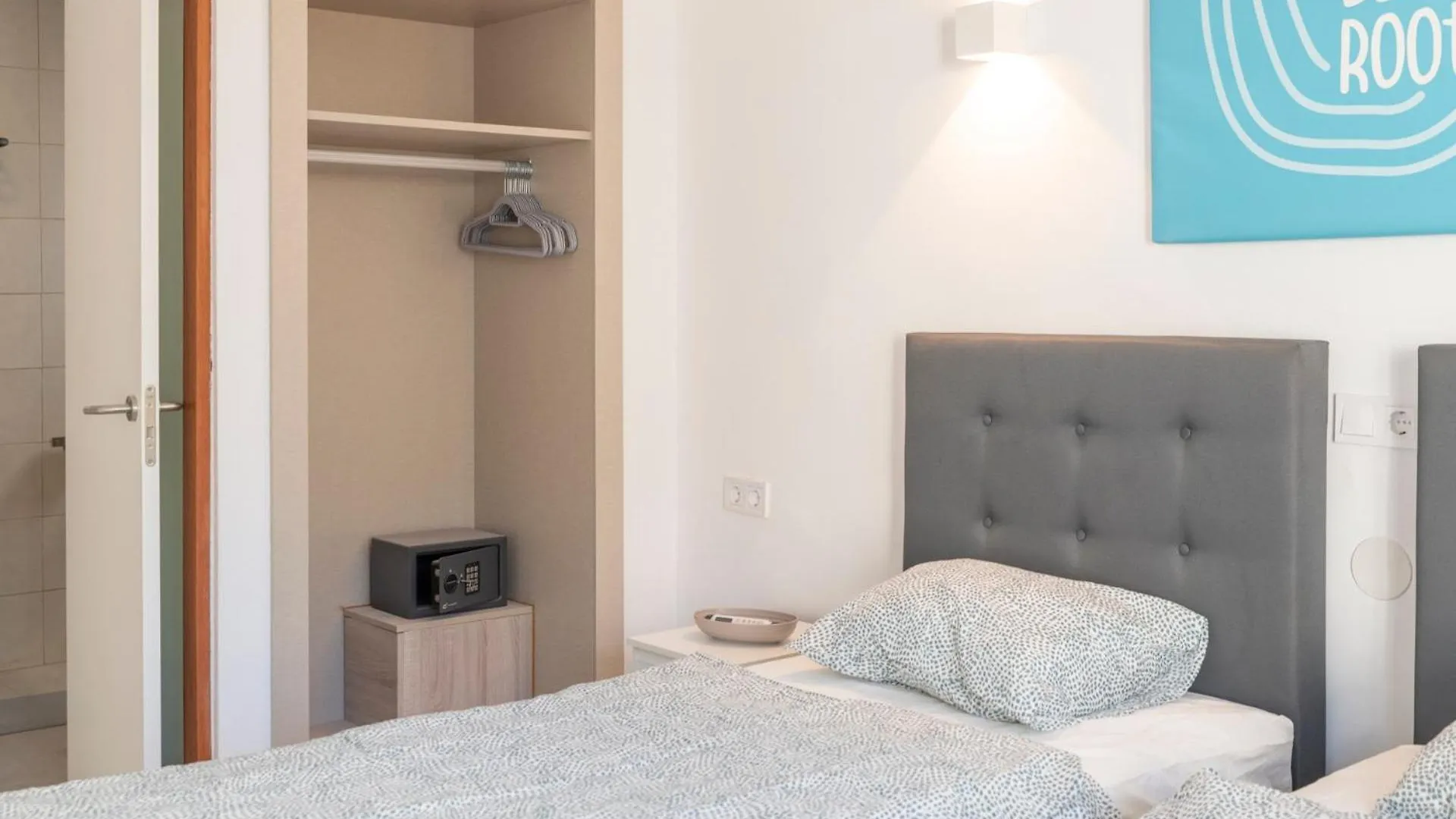 Beetroot, Jedes Zimmer Verfuegt Ueber Smart Tv , Eigenes Bad Mit Regendusche Und Balkon Льюкмайор 0*,  Испания