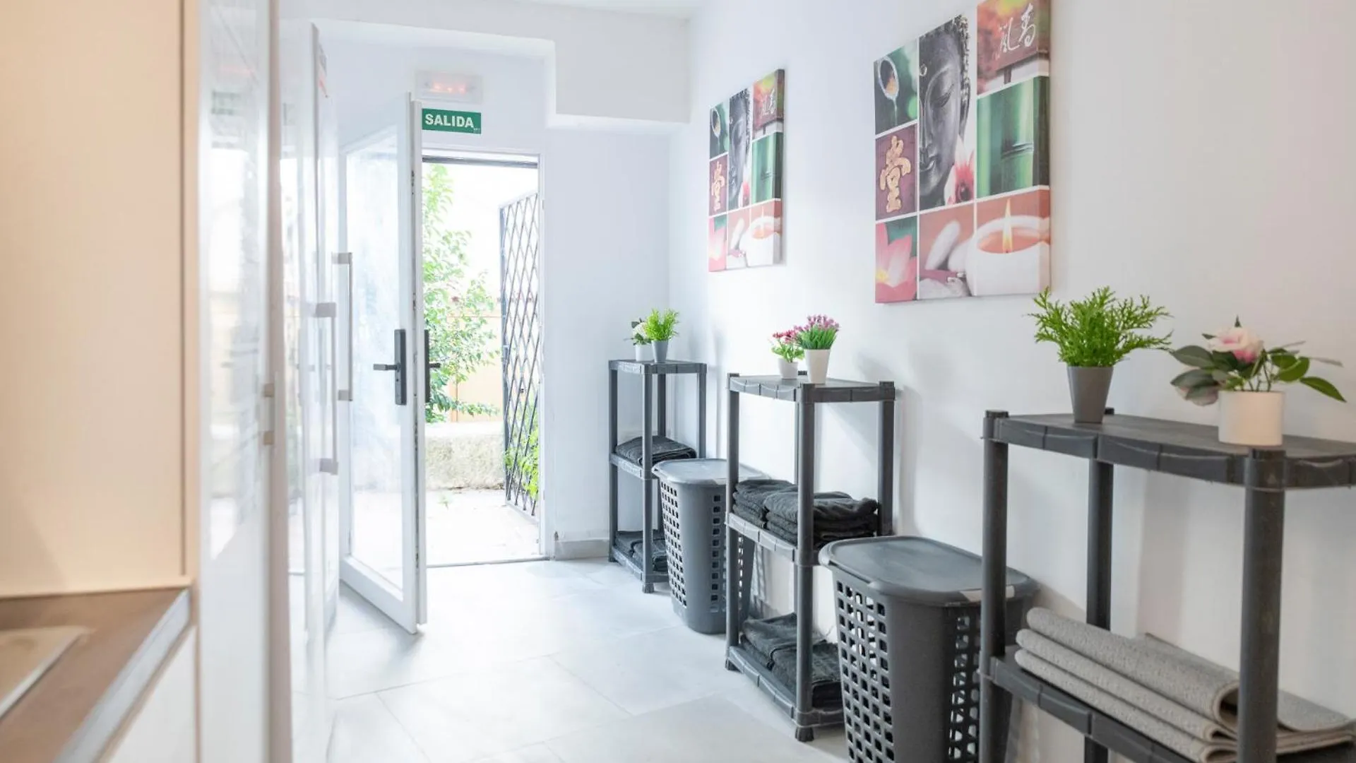 Beetroot, Jedes Zimmer Verfuegt Ueber Smart Tv , Eigenes Bad Mit Regendusche Und Balkon Льюкмайор Отель