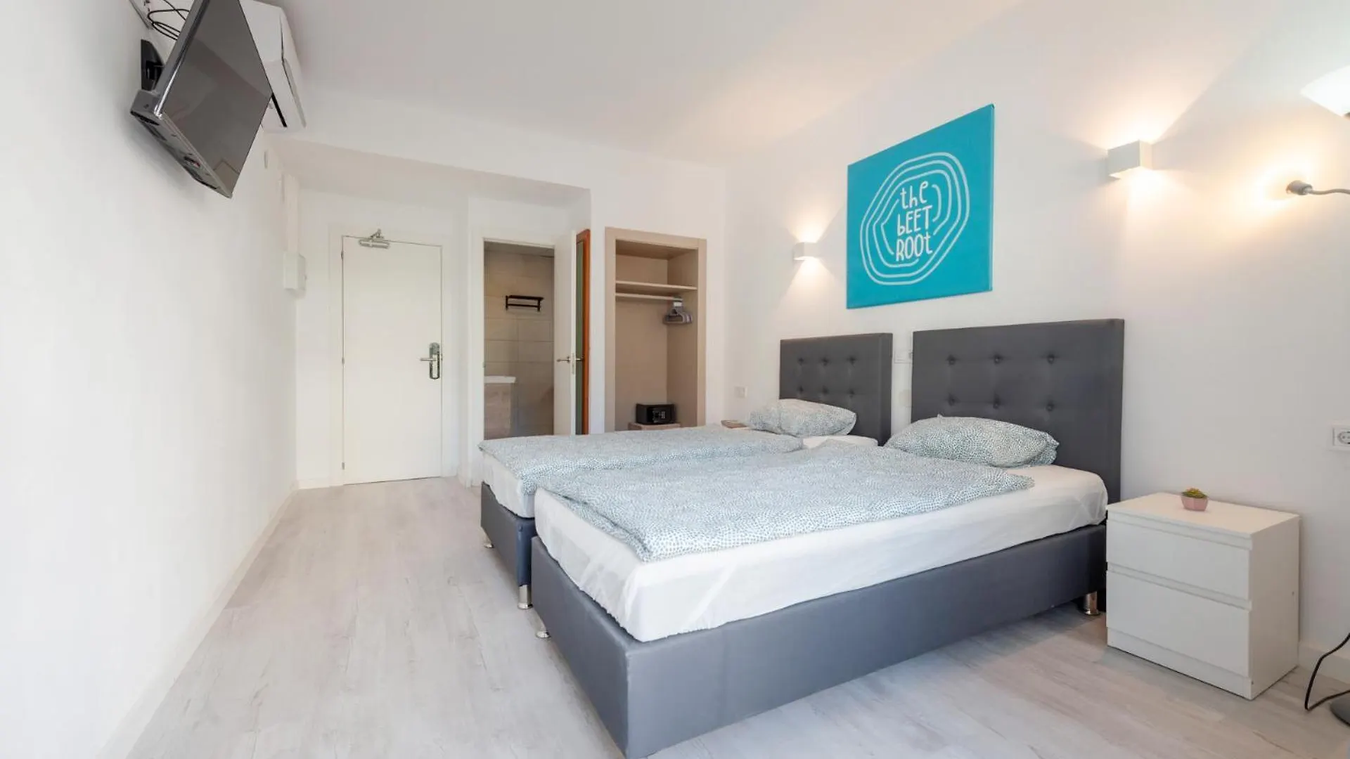 Beetroot, Jedes Zimmer Verfuegt Ueber Smart Tv , Eigenes Bad Mit Regendusche Und Balkon Льюкмайор