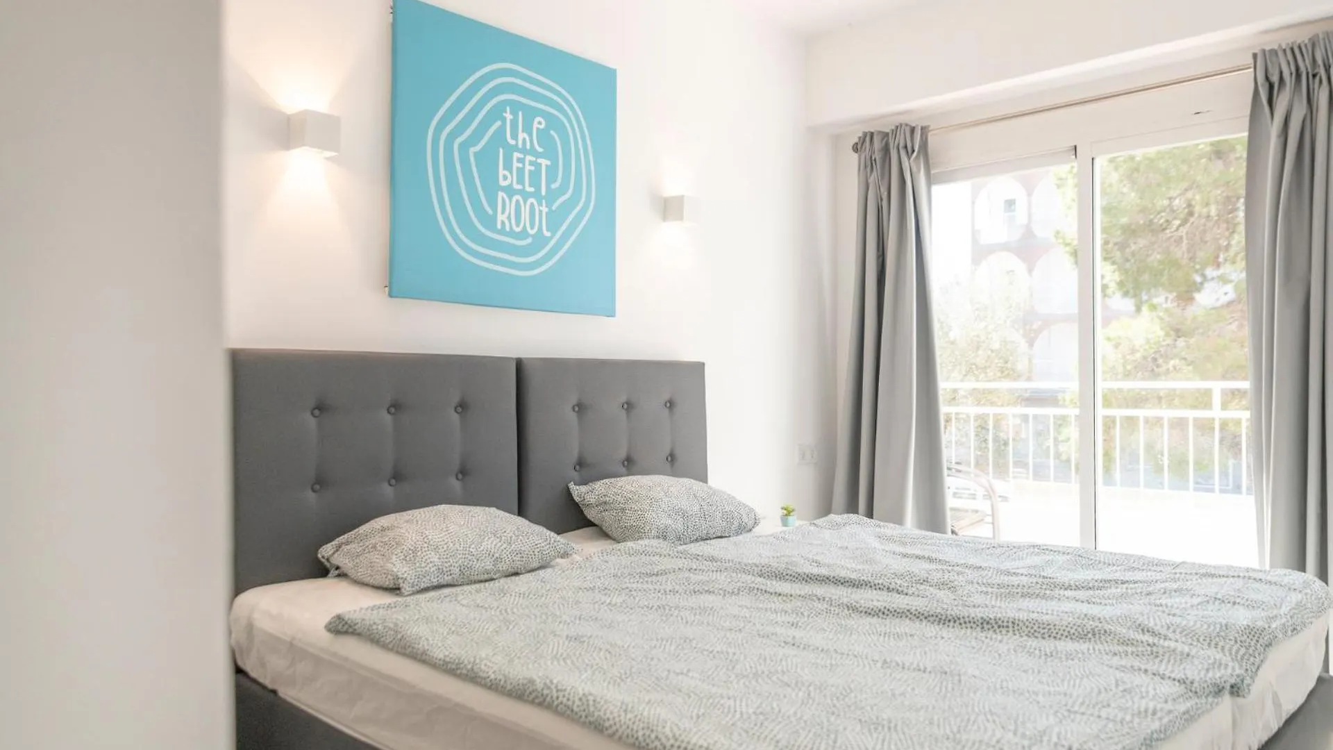 Beetroot, Jedes Zimmer Verfuegt Ueber Smart Tv , Eigenes Bad Mit Regendusche Und Balkon Льюкмайор 0*,